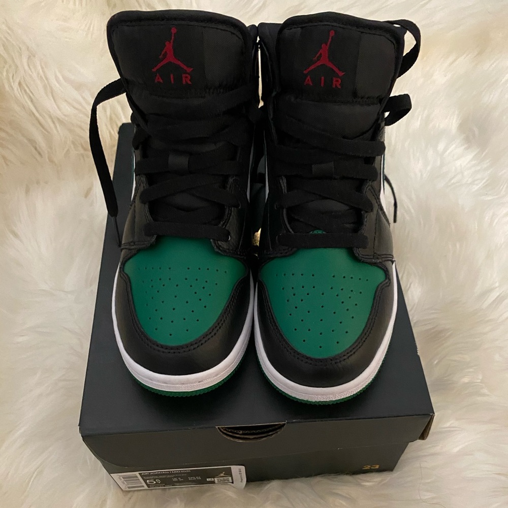 Jordan 1 Mid Green Toe